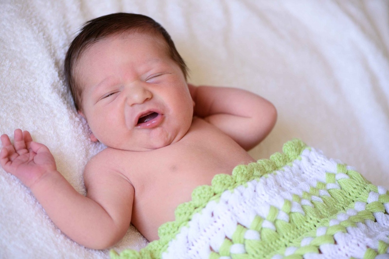 42天的宝宝睡觉不踏实是什么原因导致睡觉不踏实